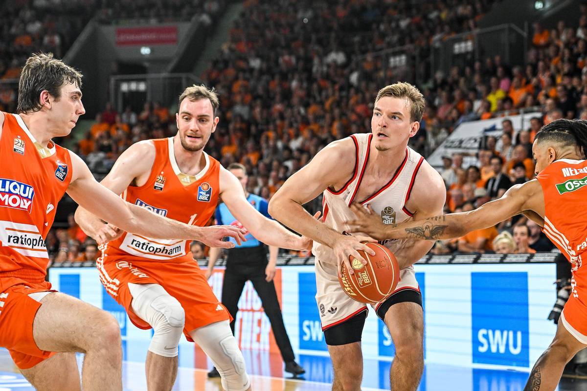 In the BBL there is a decisive game in the final. The statics speaks a clear language.
