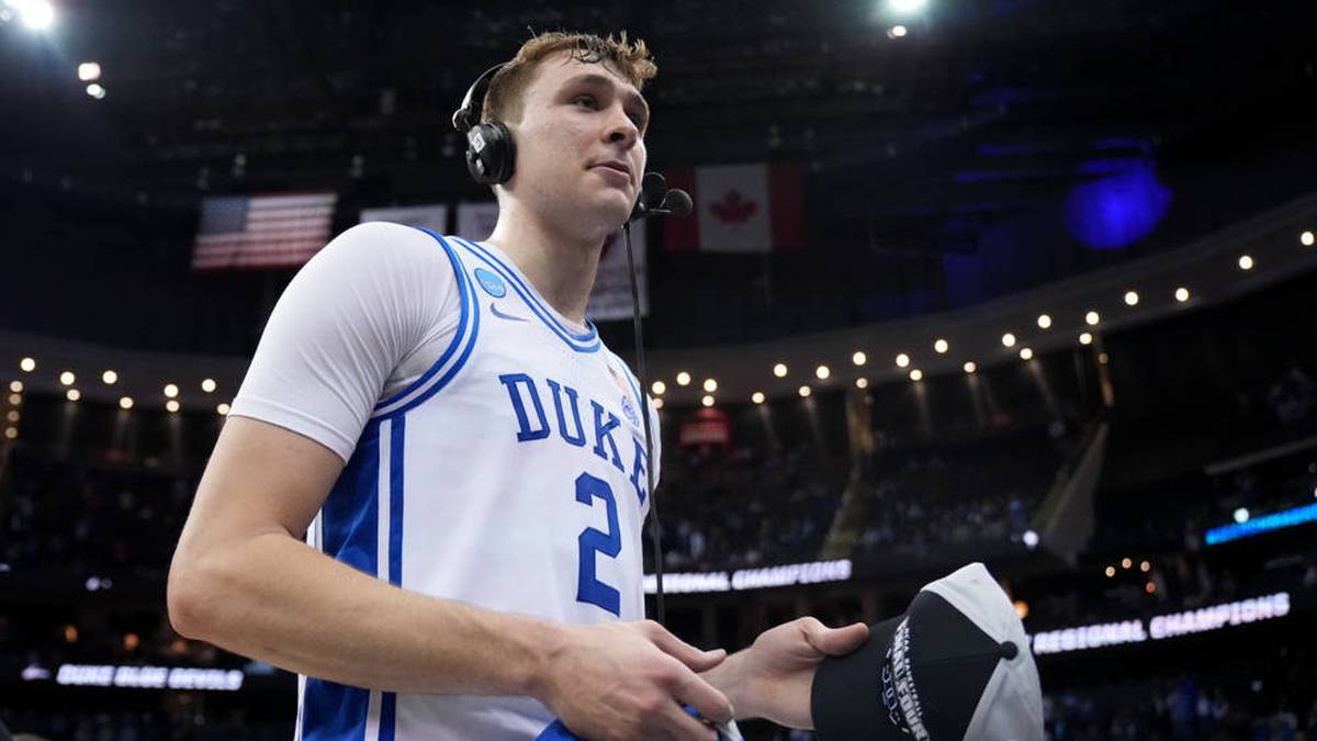 Cooper Flagg lands as expected at the MAVS