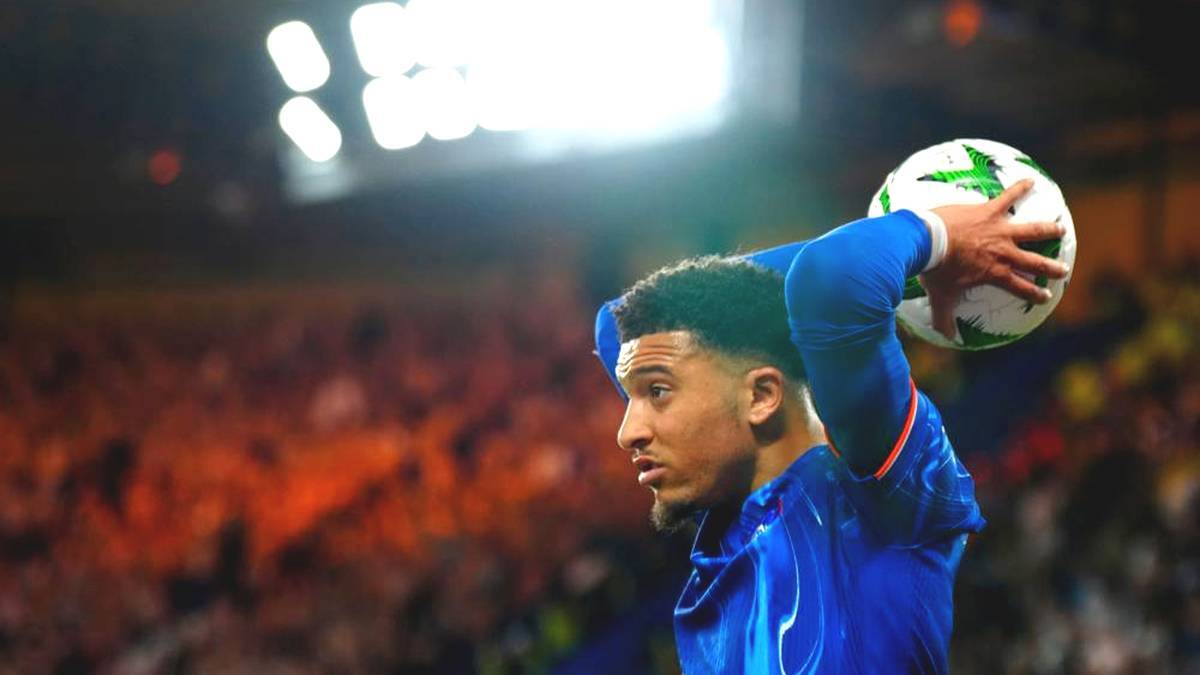 Jadon Sancho apparently doesn't stay with Chelsea FC
