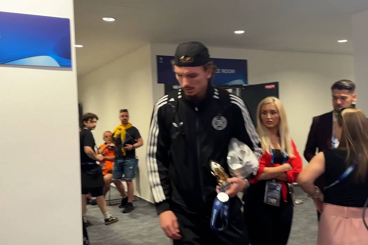 Served! Here Woltemade storms through the mixed zone