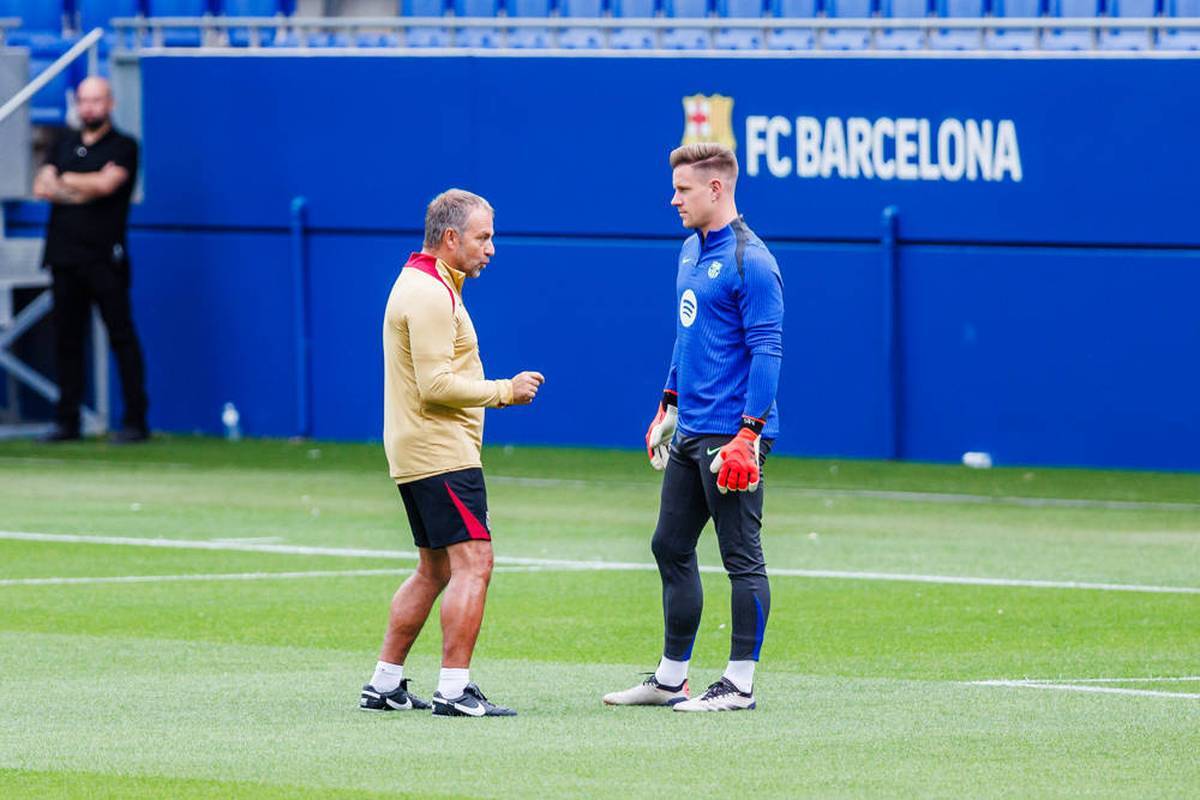 The situation of Marc André Ter Stegen at FC Barcelona is becoming increasingly tricky. What role does Hansi Flick play?