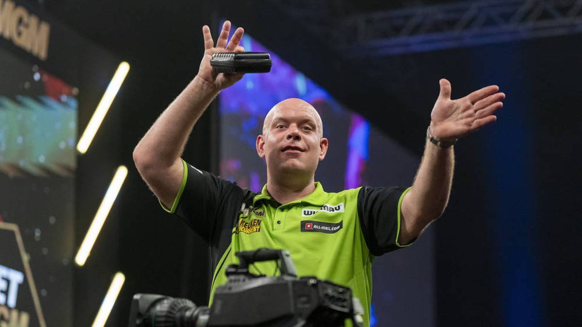 Michael van Gerwen Makes his darts comeback after a short break
