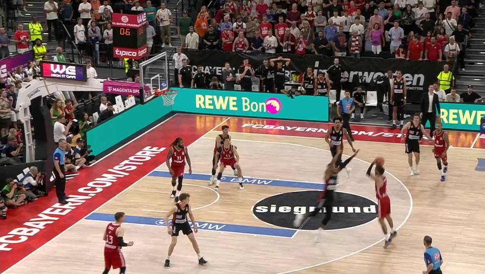 FC Bayern Basketball plays a clear lead in the BBL final in its own hall in the final phase and loses game 3. Justinian Jessup turns up with Ratiopharm Ulm - and gives his team a match ball in front of a home backdrop.