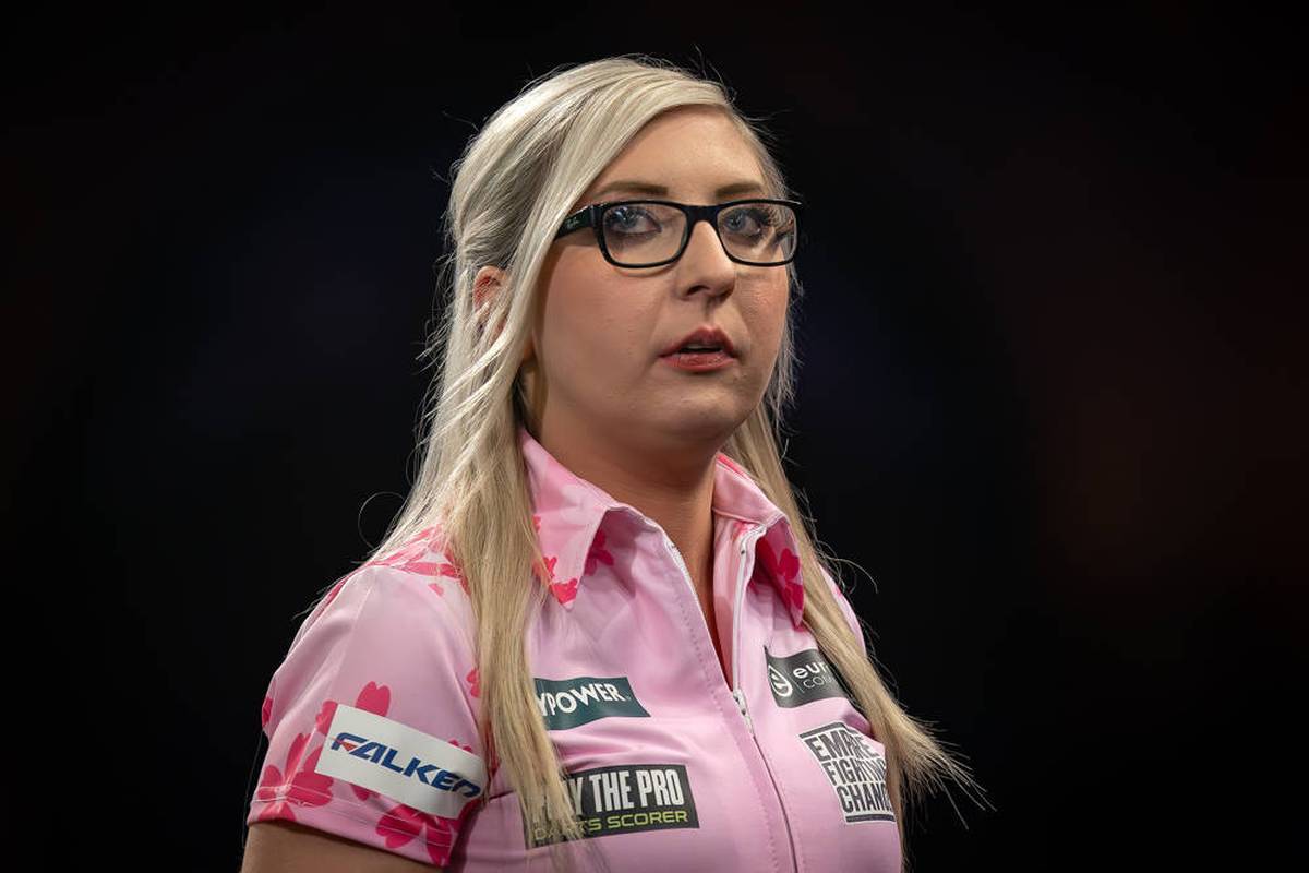 For health reasons, Fallon Sherrock will withdraw from sport.