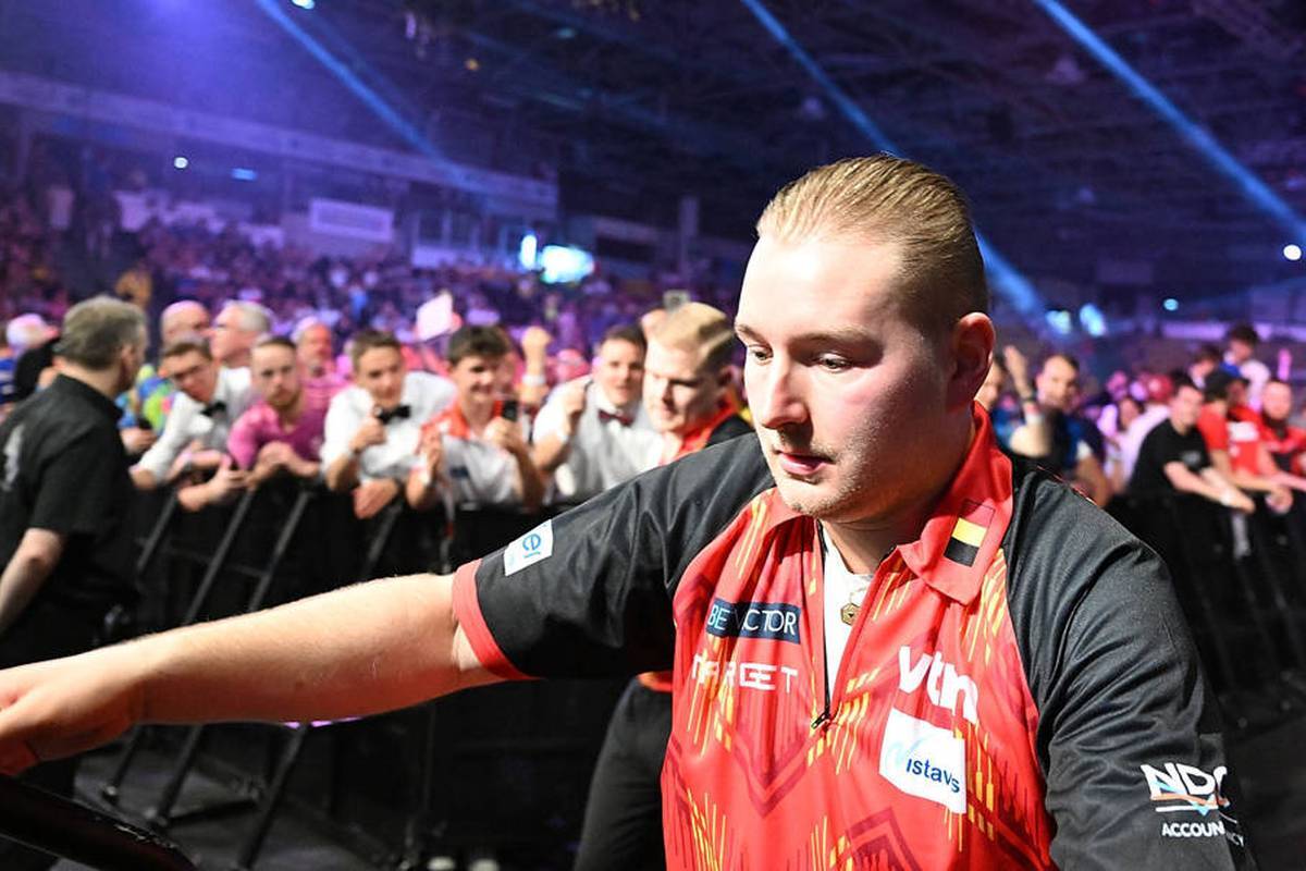 At the end of the group phase at the World Cup of Darts, things really get down to business. A big favorite fails, in a group it is incredibly tight.