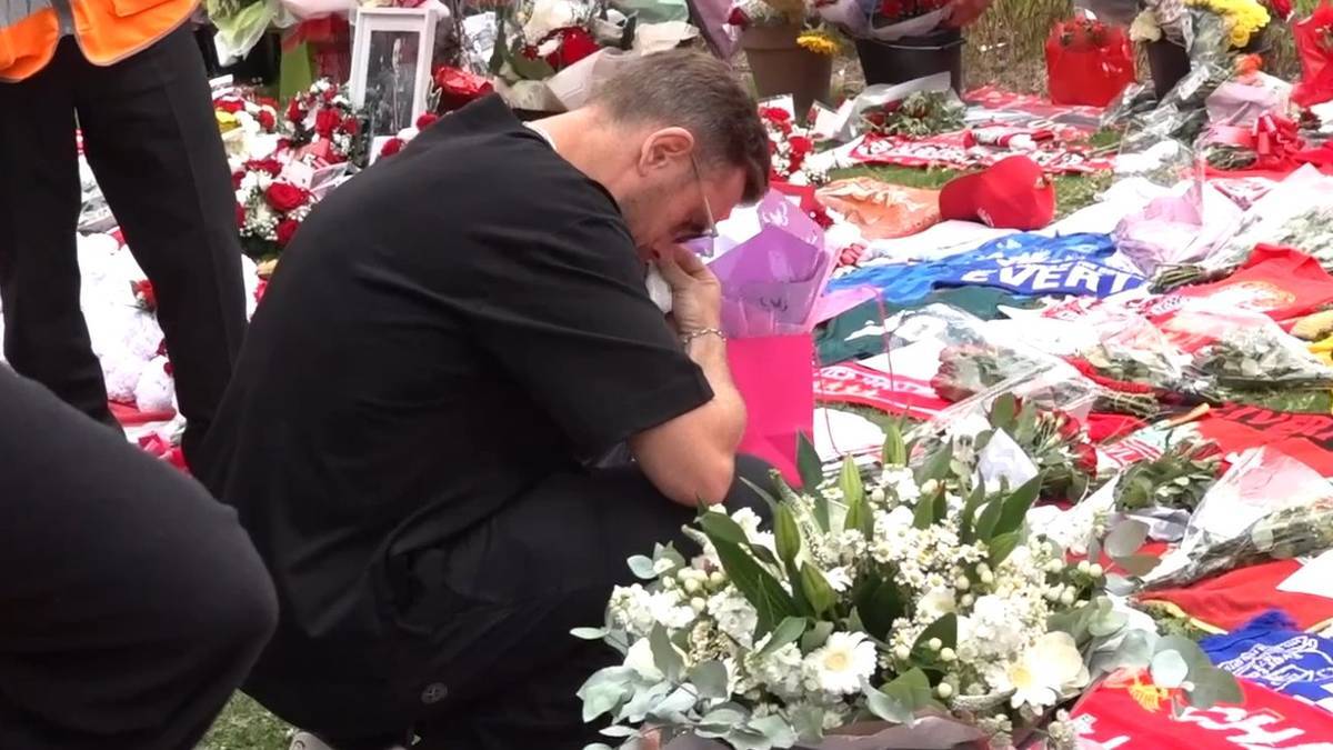 Liverpool's ex-captain Jordan Henderson Returns to Anfield and Mourns Diogo Jota. The Two Were Teamses at LFC for Three Years.