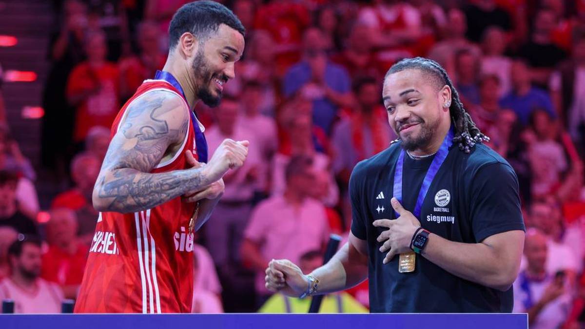 Nick Weiler-Babb (l.) And Carsen Edwards Move Within The Euroleague