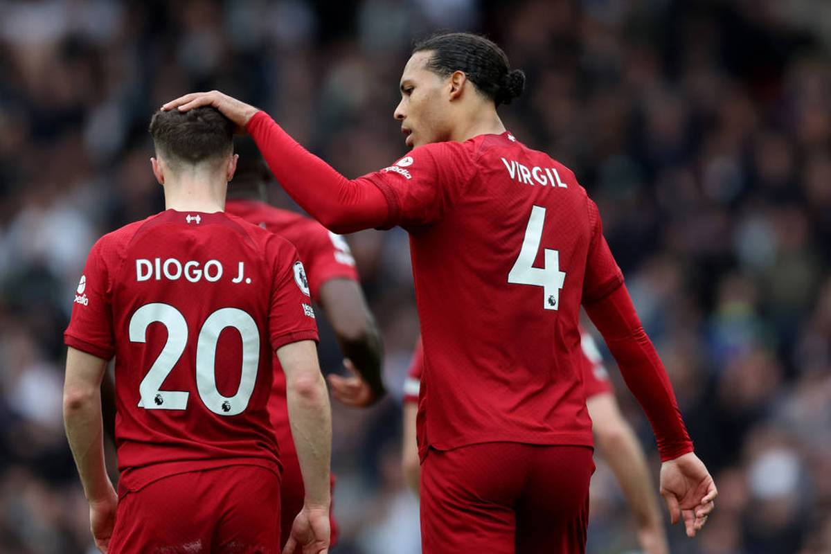 The football world mourns the loss of the fatally crashed Diogo Jota and André Silva. Virgil van Dijk, captain of the Liverpool FC, now speaks emotionally.