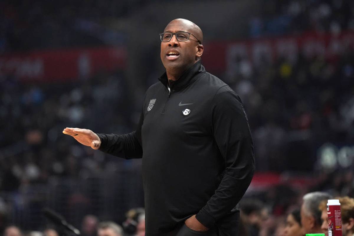 Mike Brown becomes the new head of the New York Knicks. The new man has to meet high expectations.