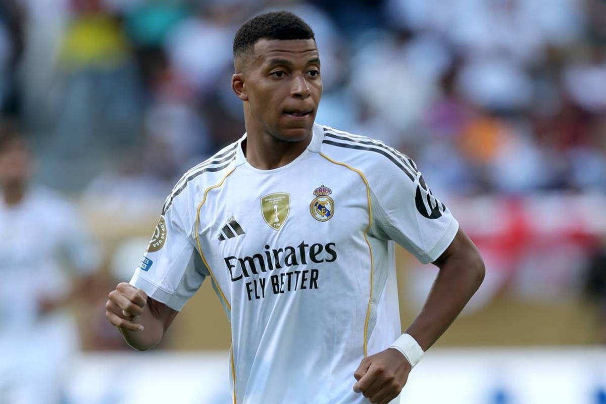 After his first season at Real Madrid, Kylian Mbappé probably changes his number number. The superstar enters the footsteps of some club legends.