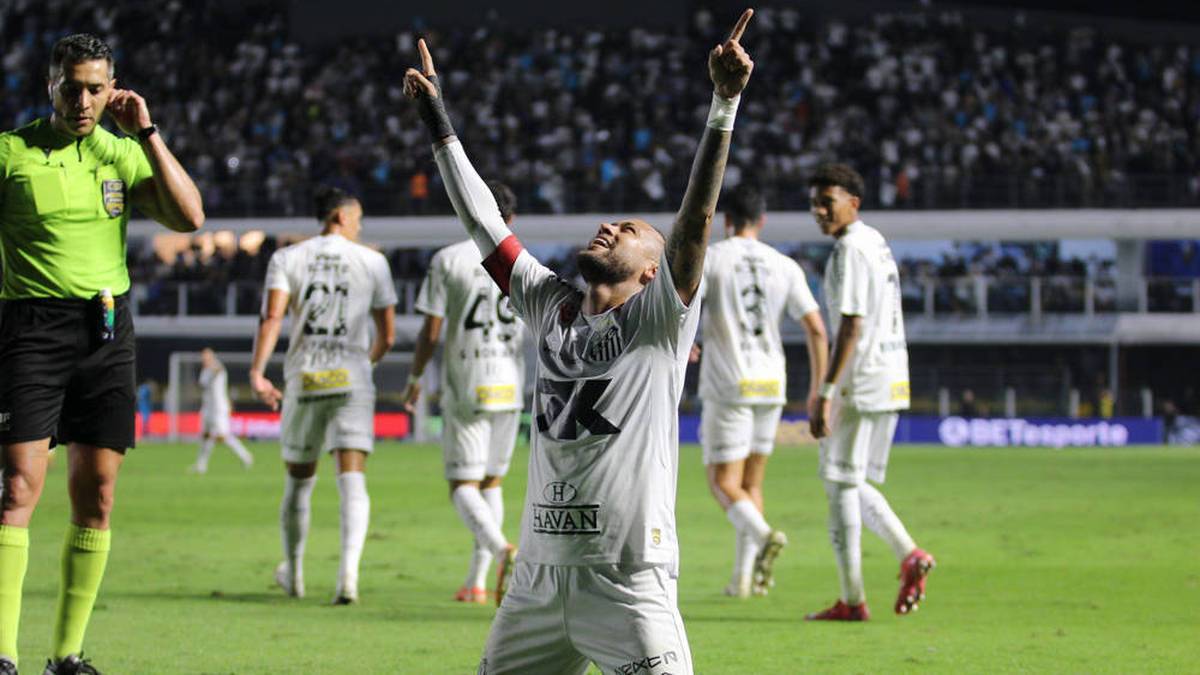 Neymar Shoots FC Santos to Victory