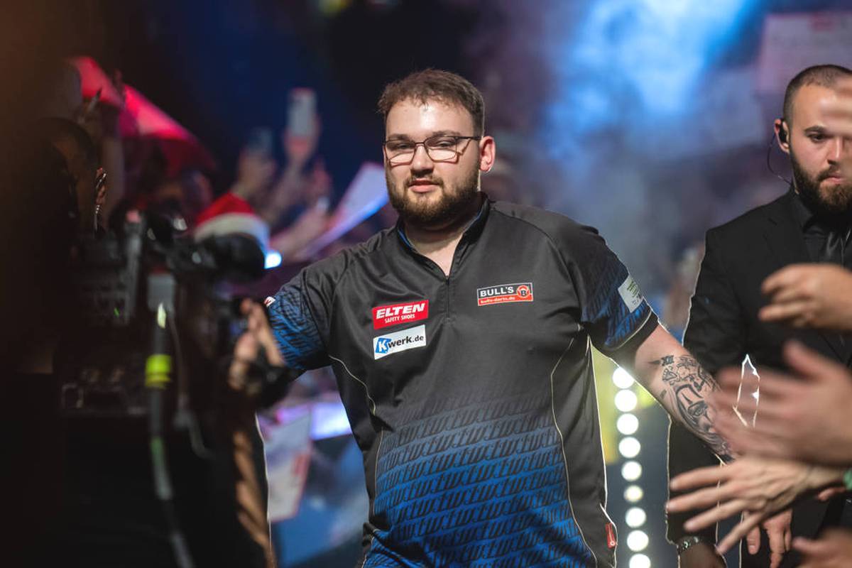 Special appearance by Leon Weber: The German dart player performs a rare feat - in his first tour year.