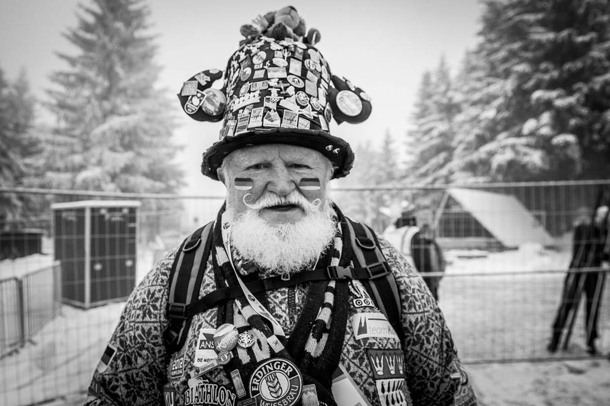 The biathlon mourns the loss of its most striking fan age: Norbert Starke, who became known worldwide with his heavily hurried hat in the winter sports arenas at the age of 84.