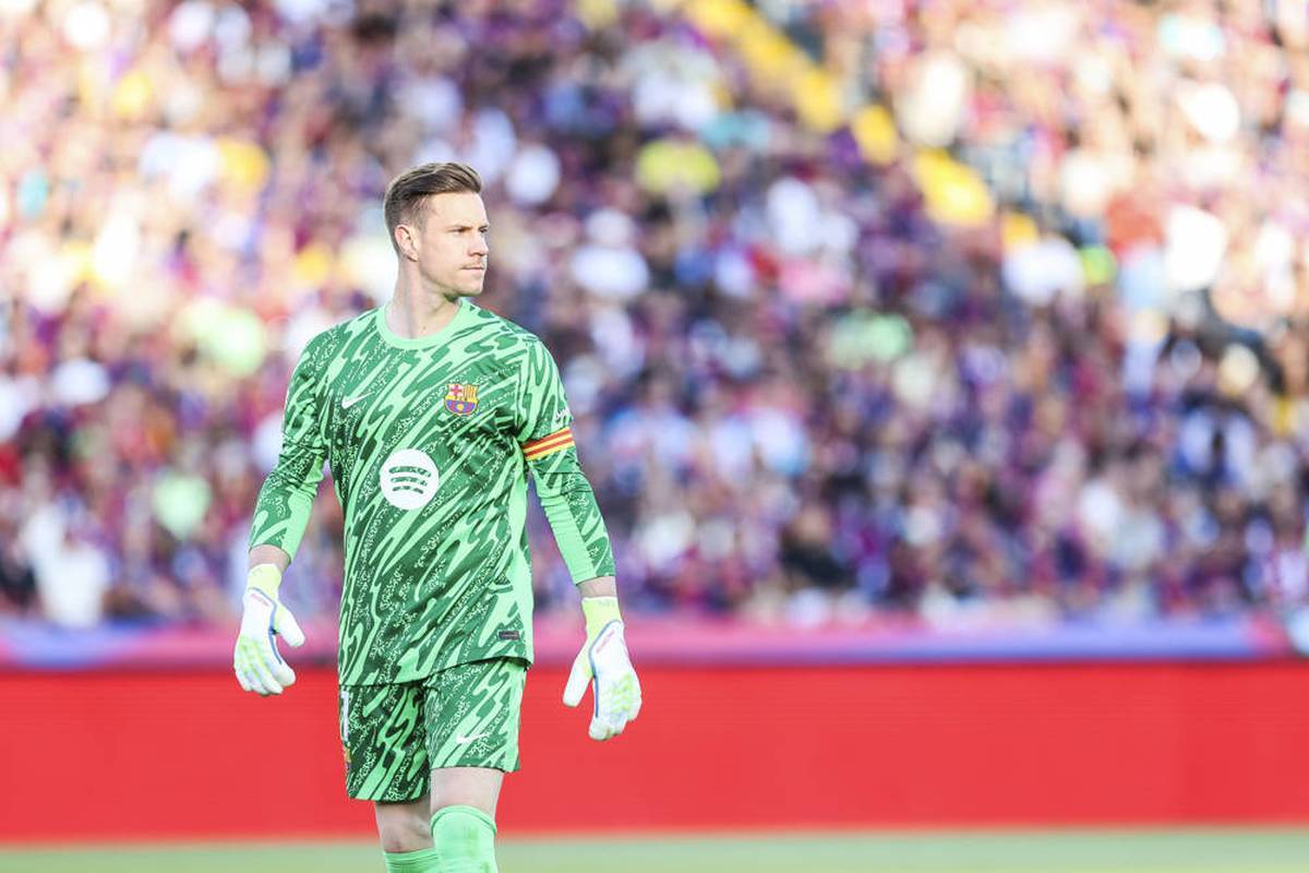 Barca keeper Marc-André Ter Stegen will be missing from the Catalan for months. The 33-year-old undergo back surgery, as he reports himself.