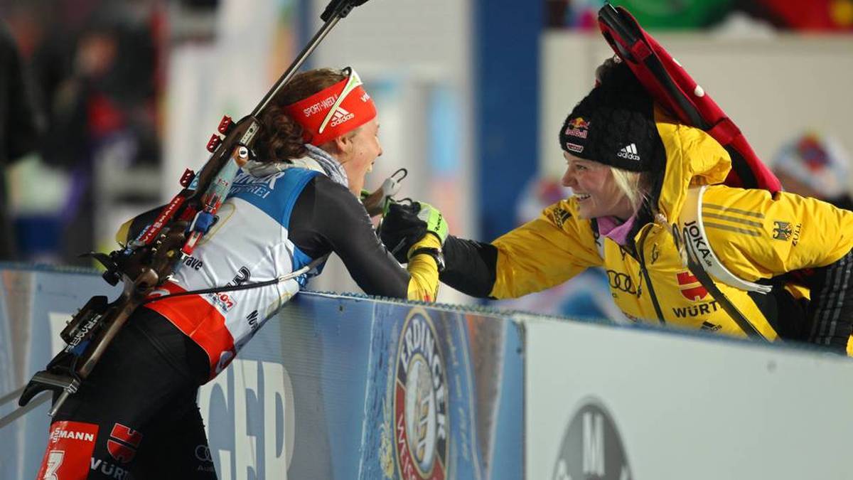 Laura Dahlmeier is congratulated by Miriam Neureuther (then Gössner) after Her sensational World Cup debut