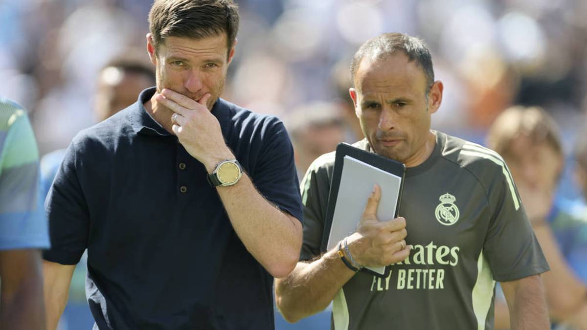 Xabi Alonso (left) must overcome his first crisis at real Madrid
