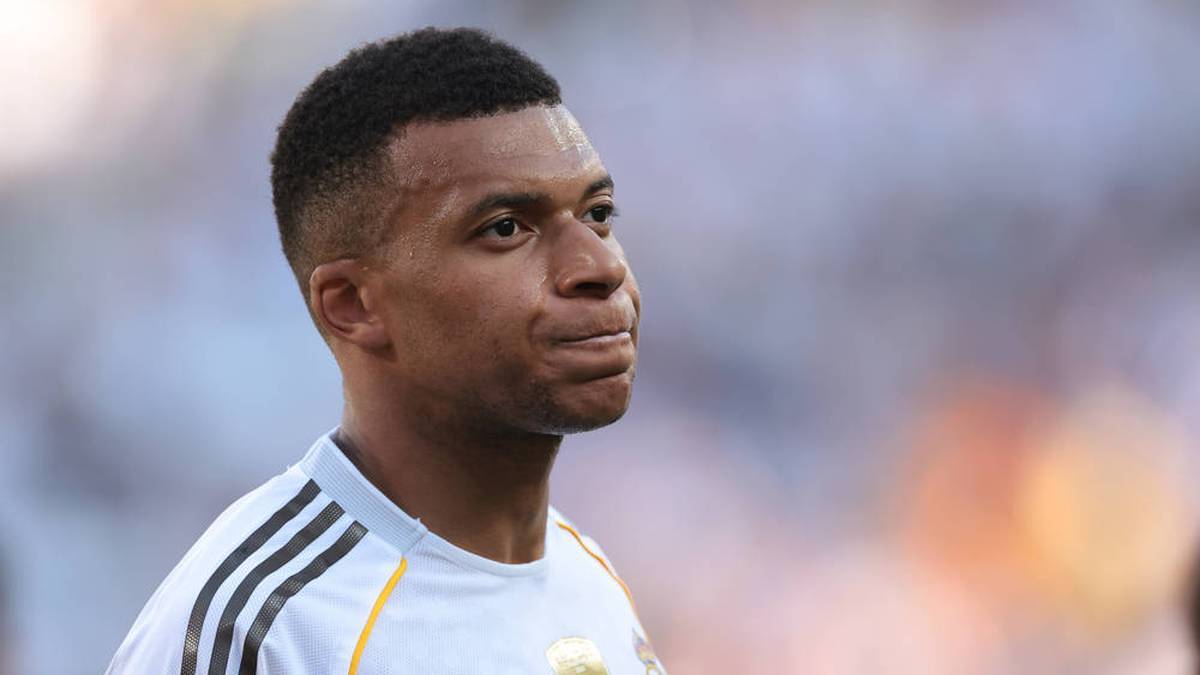 Kylian Mbappé Donated Bonuses to French Police Officers