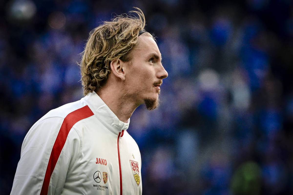 Nick Woltemade is missing on the official team photo of VfB Stuttgart. There are obvious reasons for this - the transfer poker with FC Bayern is now smoldering.