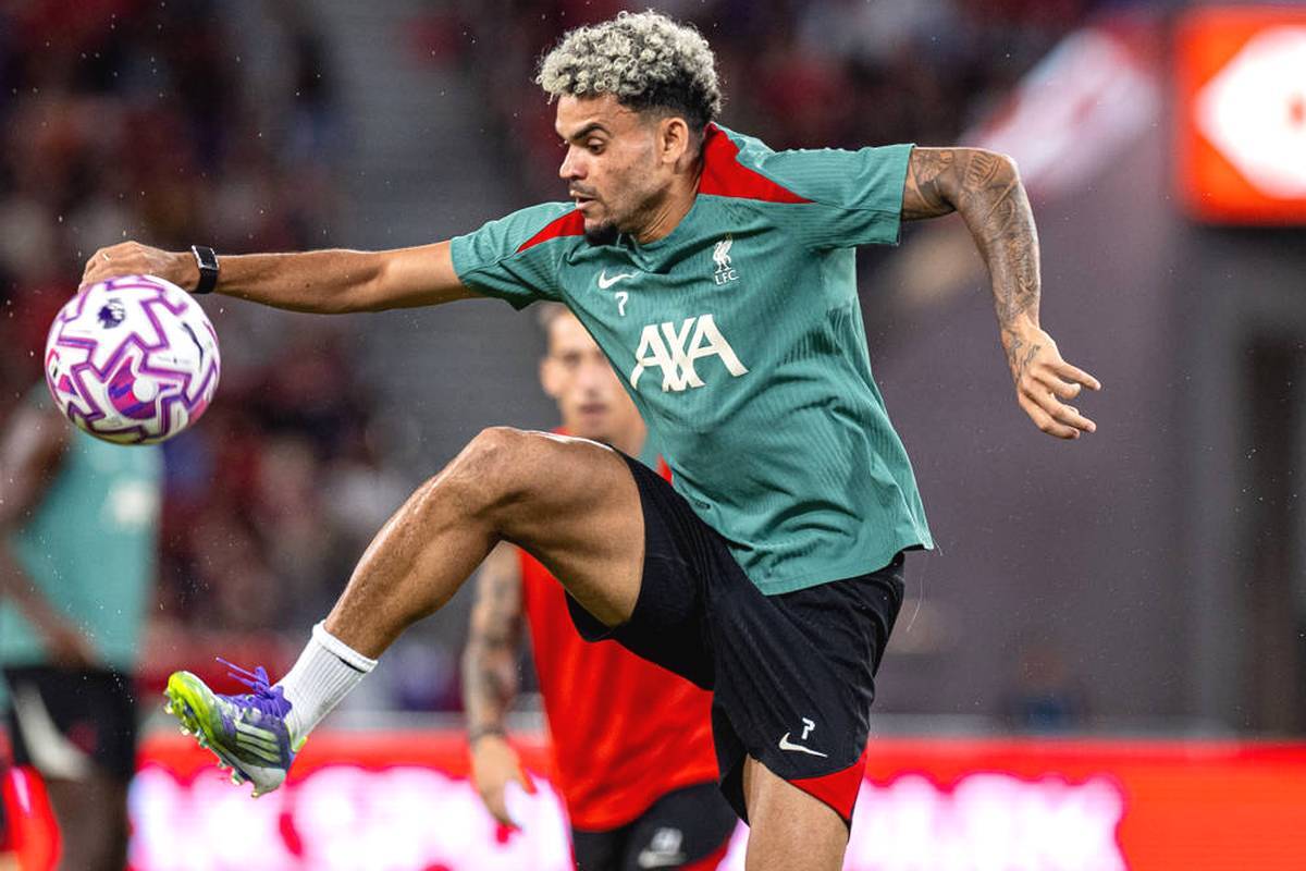 Liverpool FC is subject to AC Milan in a test game. Luis Díaz, who was traded at Bayern, is missing in the Reds - coach Arne Slot's squad commented on the rumors.