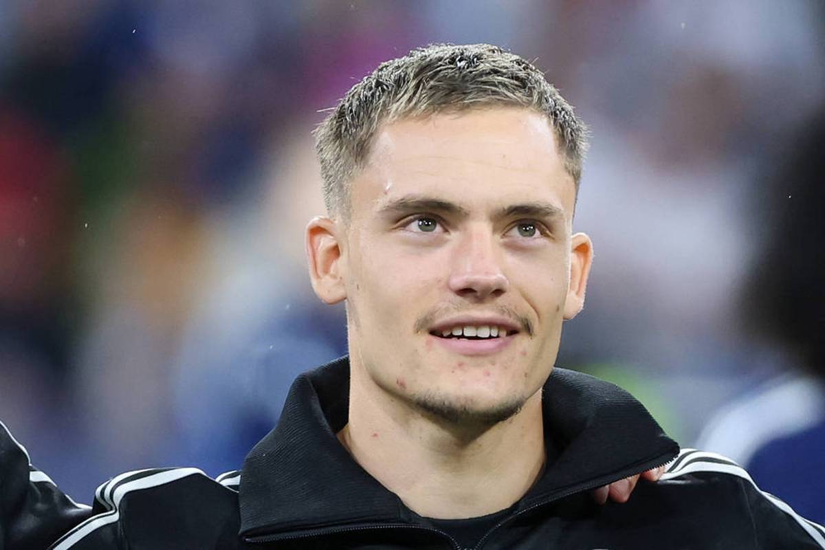 Florian Wirtz plays his first game for Liverpool FC. In a secret test, he is involved in the lead goal.