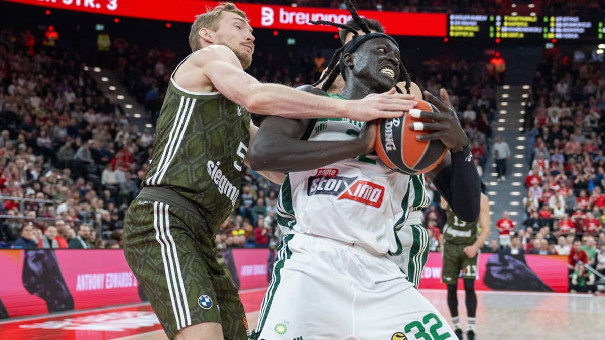 Wenyen Gabriel (right) changes to FC Bayern