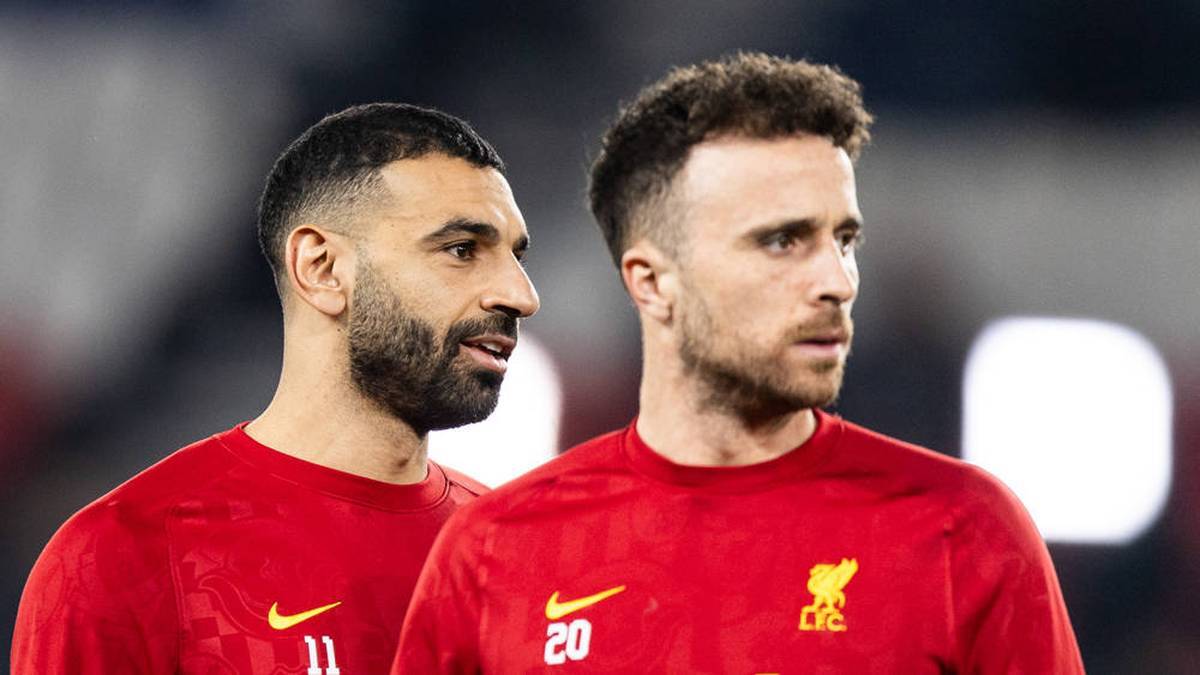 Mohamed Salah (l.) Is Afraid of Returning to FC Liverpool After the Death of Diogo Jota