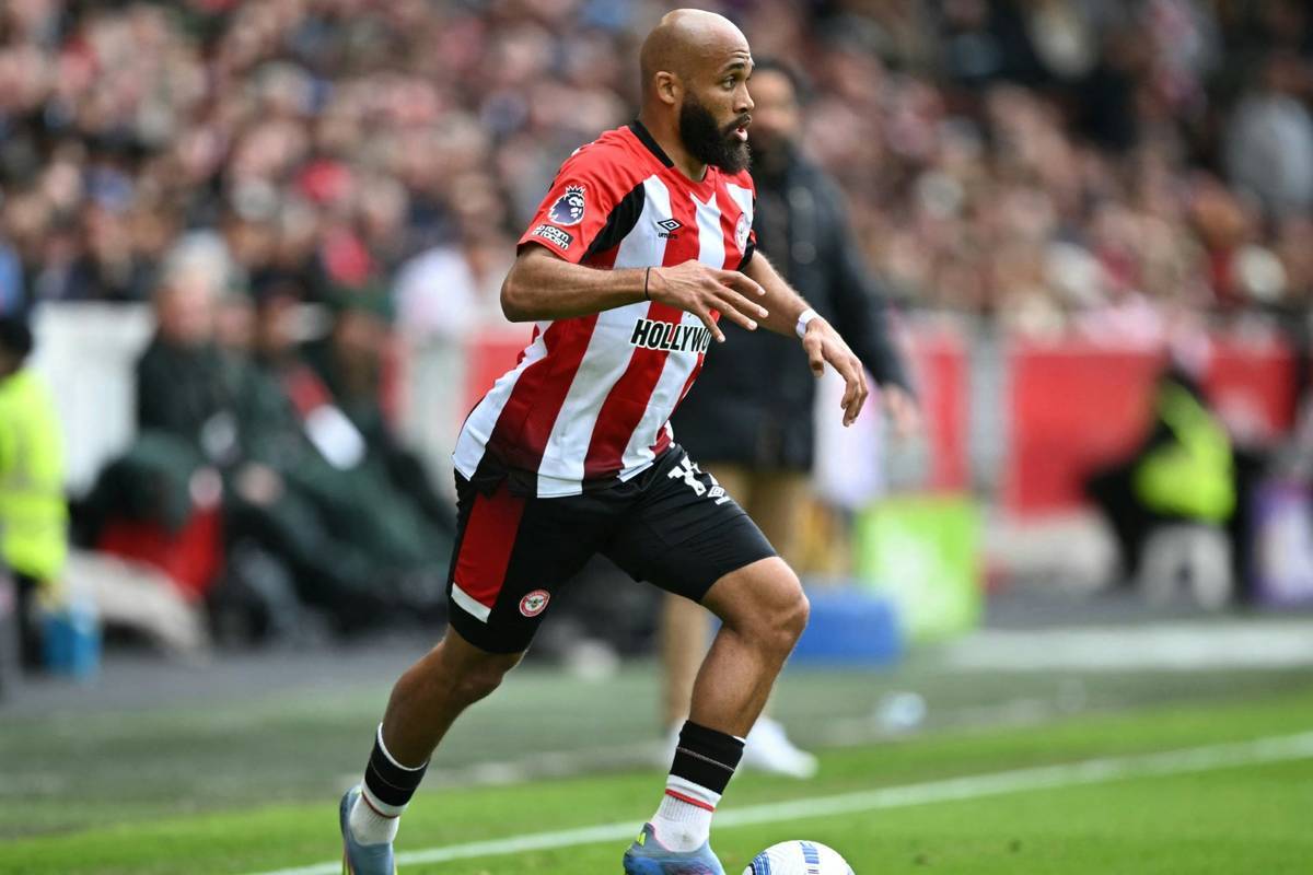 According to media reports, Manchester United pays the equivalent of around 75 million euros for the wing striker Bryan Mbumo.
