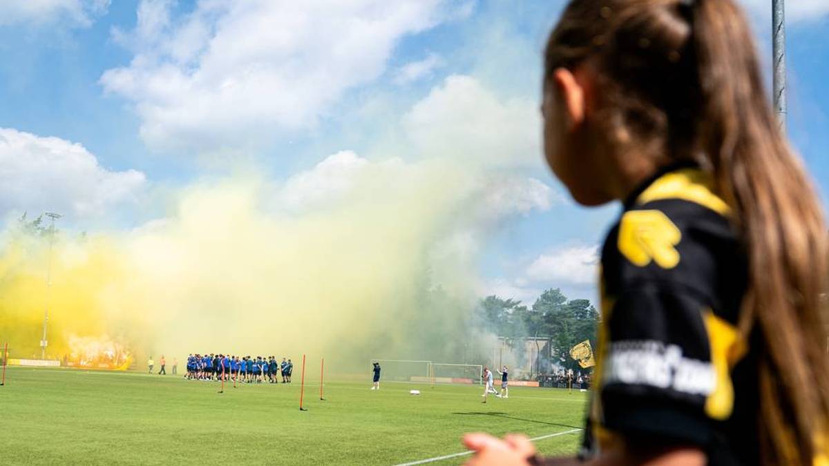 Vitesse fans wrapped the training area in Pyronicbel at the start of preparation