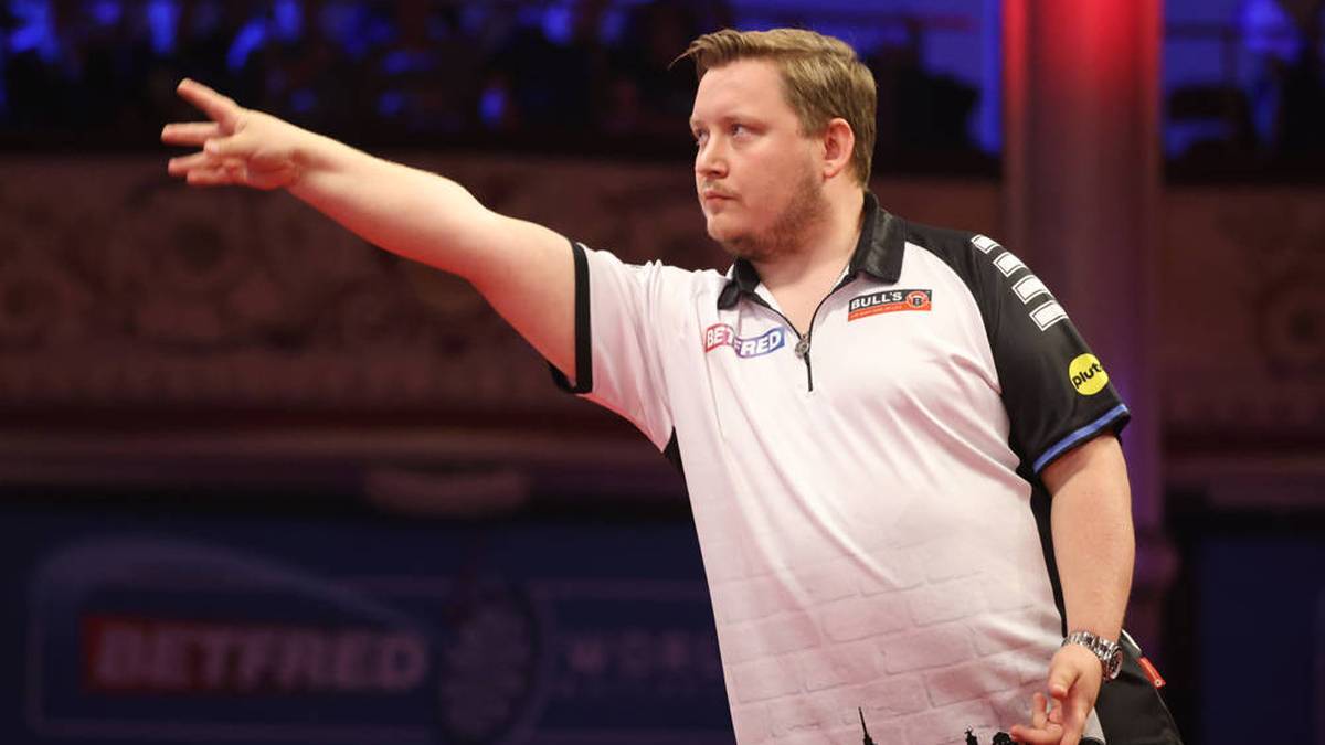 Martin Schindler had to give up at the World Matchplay Jonny Clayton