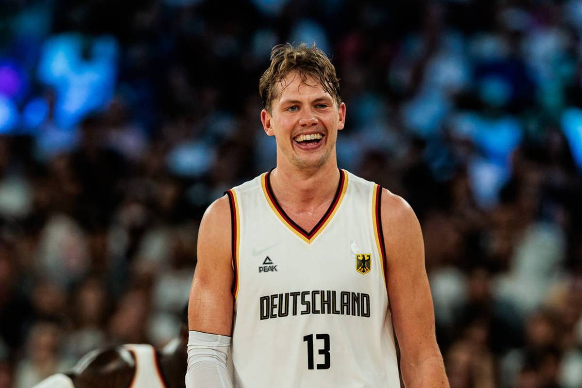 Moritz Wagner misses the 2025 basketball European Championship due to injury. But the NBA star is still there. The world champion takes on a new role.