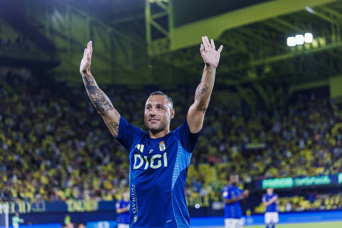 Santi Cazorla stands for his heart club in La Liga for the first time. And that in his former living room.