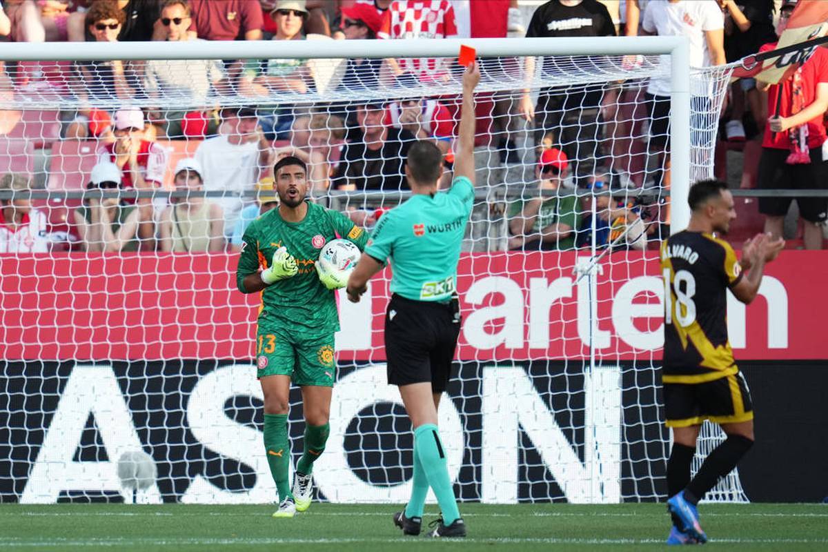 FC Girona gets under his bikes at the start of the season against Rayo Vallecano. Goalkeeper Paulo Gazzaniga experiences an evening to forget.