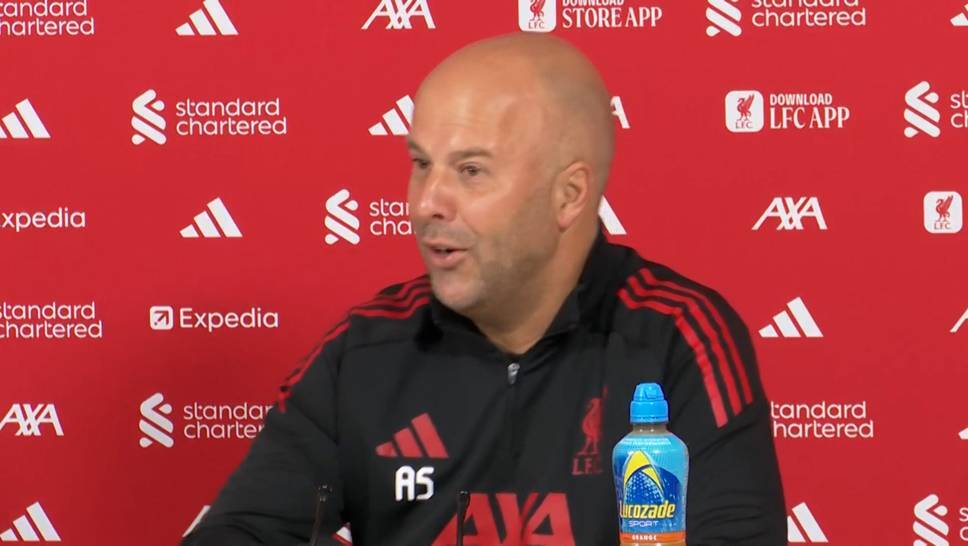 Arne Slot praises new signing Florian Wirtz in the highest tones. He is particularly satisfied with his quick adjustment.