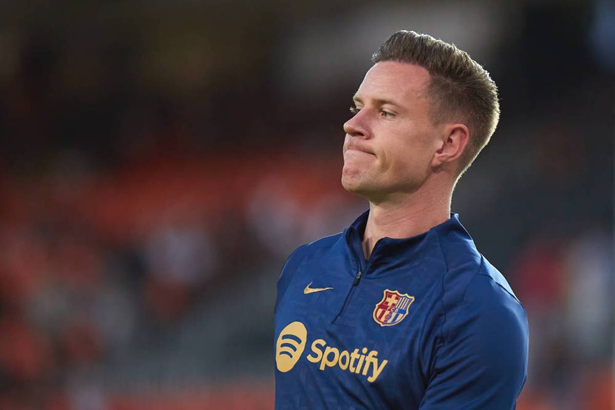 According to a report, FC Barcelona is considering stopping Marc-André ter Stegen as captain. Other media go even further.