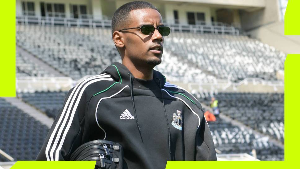 In England, striker Alexander Isak is a hot-discussed name, FC Liverpool is a favorite for a transfer. Now another club is positioning itself.