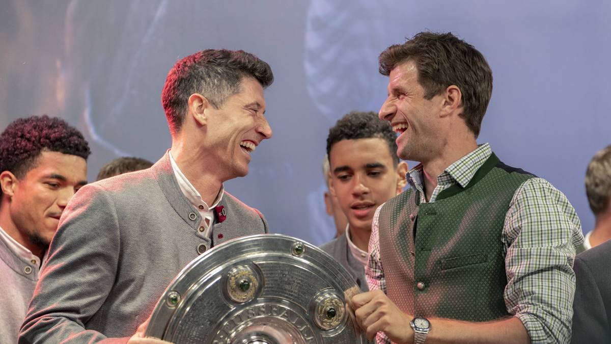 Thomas Müller (right) Played together with Robert Lewandowski at FC Bayern