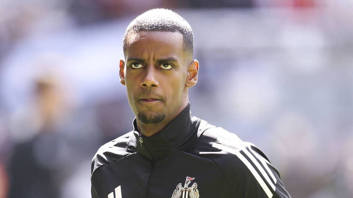 Alexander Isak wants not to play for newcastle for the time stone