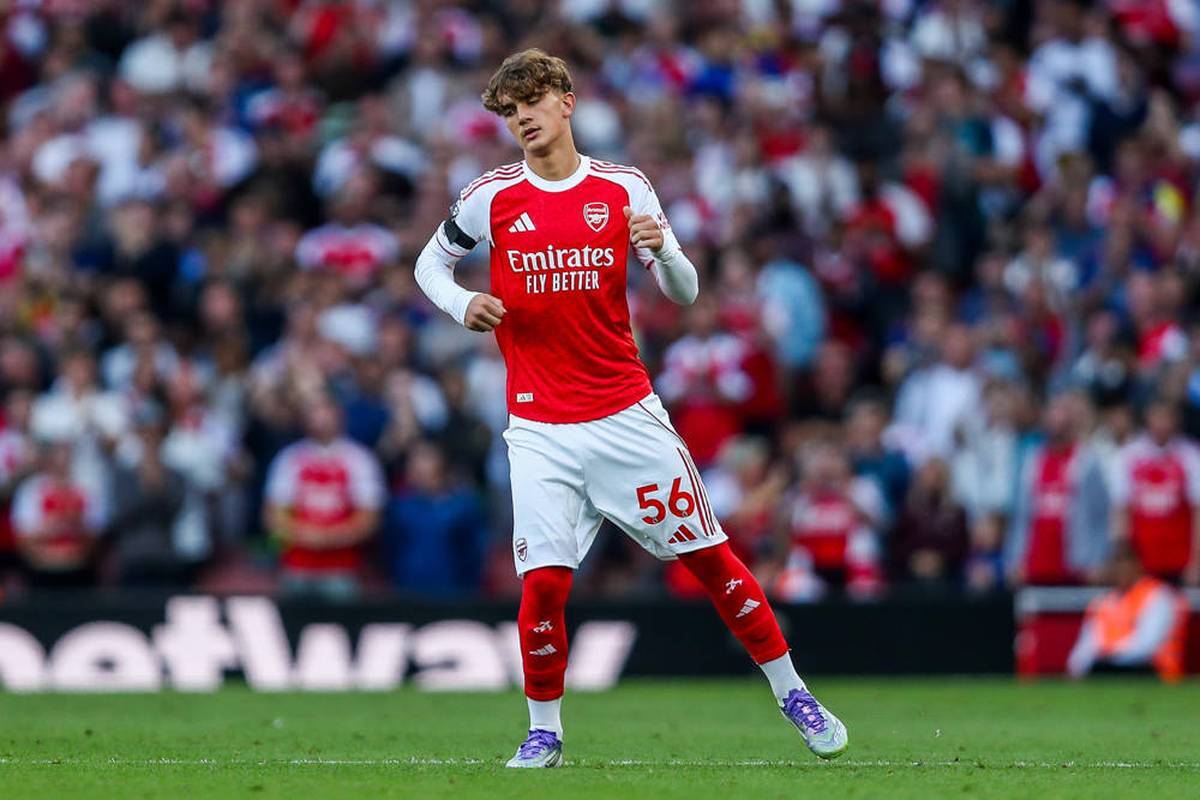 FC Arsenal is outdated Daniel Farkes Leeds United. A 15-year-old is also used.
