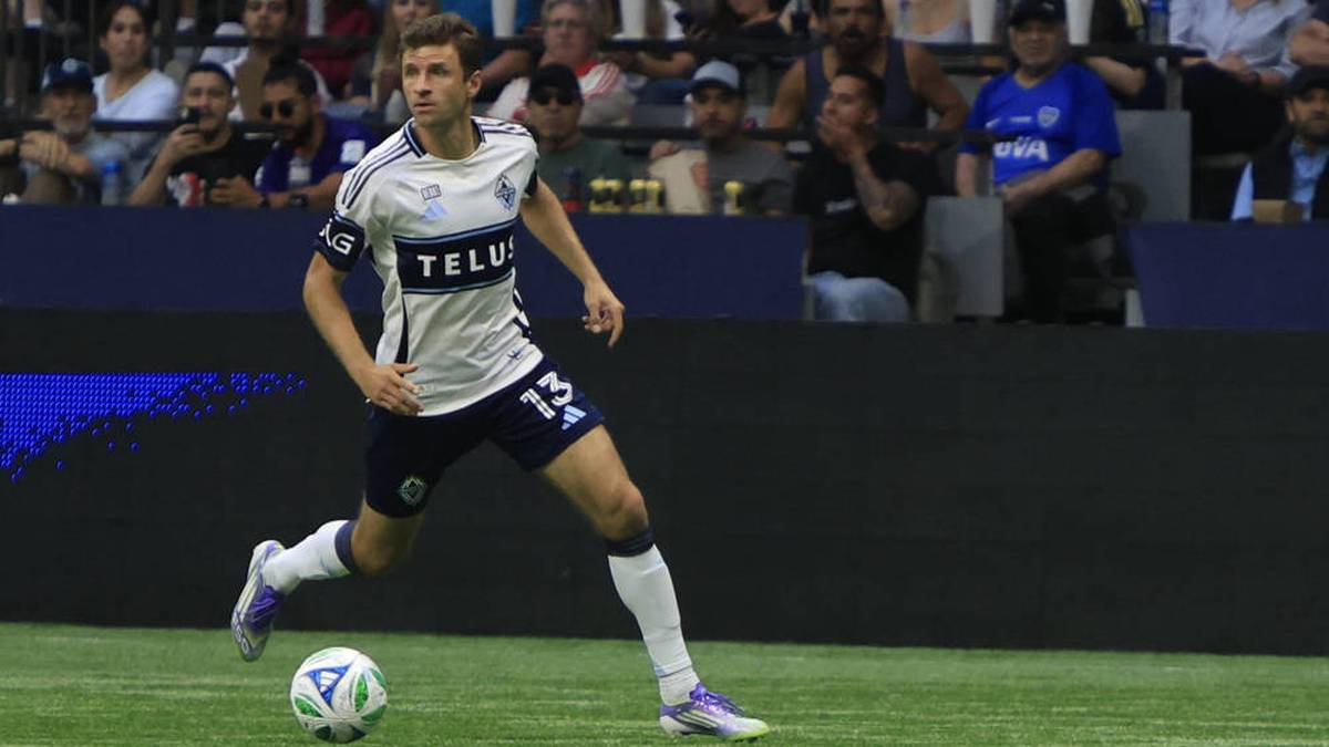 A Special Debut Badge Adorned Thomas Müller's Jersey