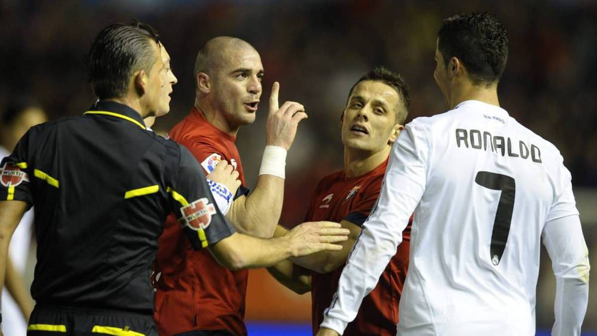 Walter Pandiani (left) Comes Out Strongly Against Cristiano Ronaldo