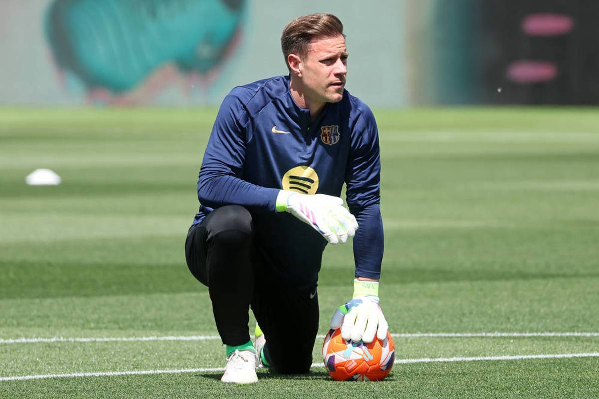 Marc -André ter Stegen is the Captain of FC Barcelona - But for How Much Longer? In the debate about the bracelet, players and coach Hansi Flick are passing the responsibility to Each other.