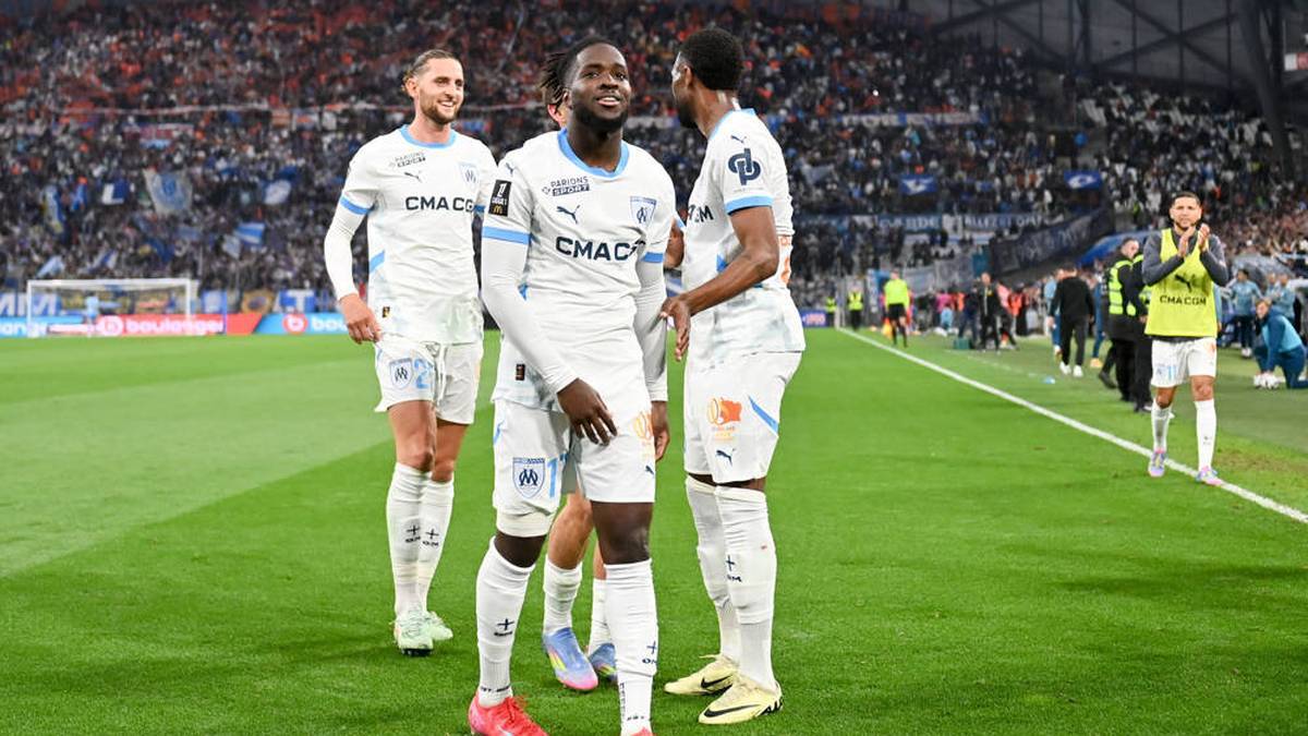 Jonathan Rowe (M.) has a new employer after being throwing out at Olympique Marseille