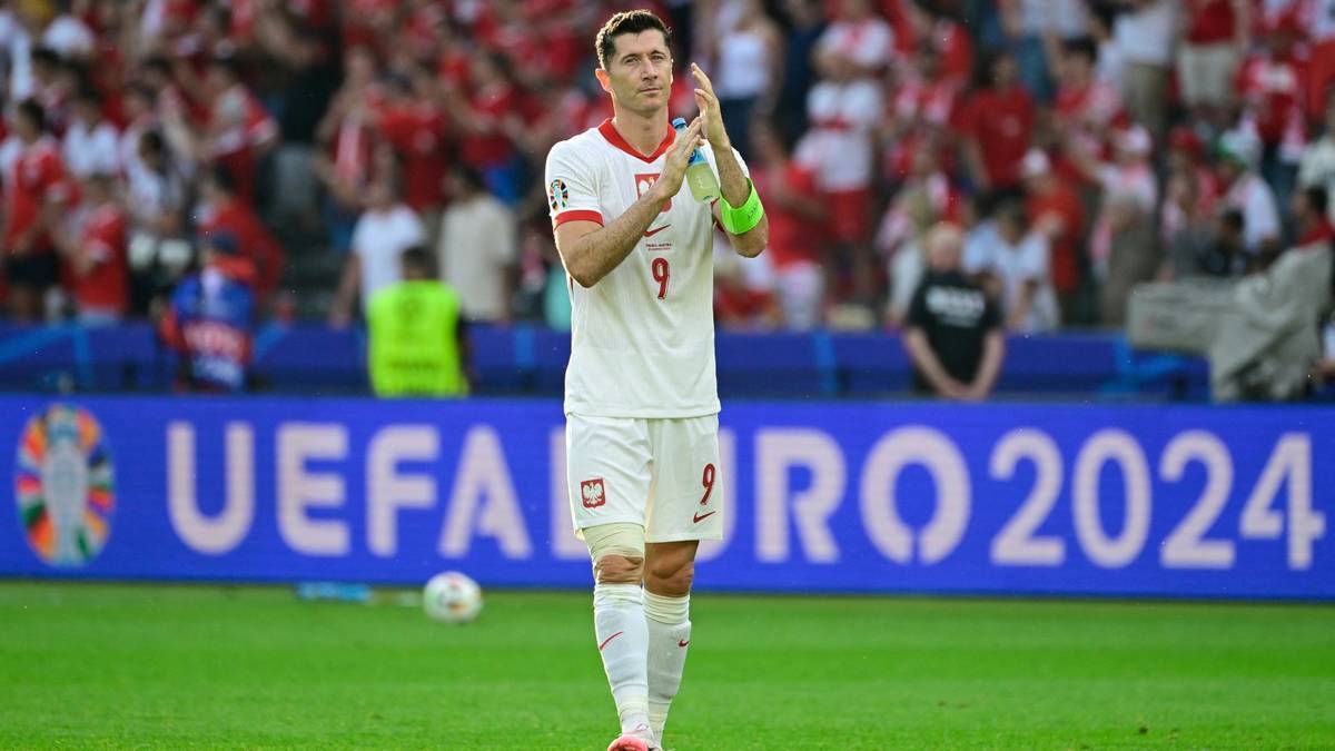 Robert Lewandowski is playing for Poland Again