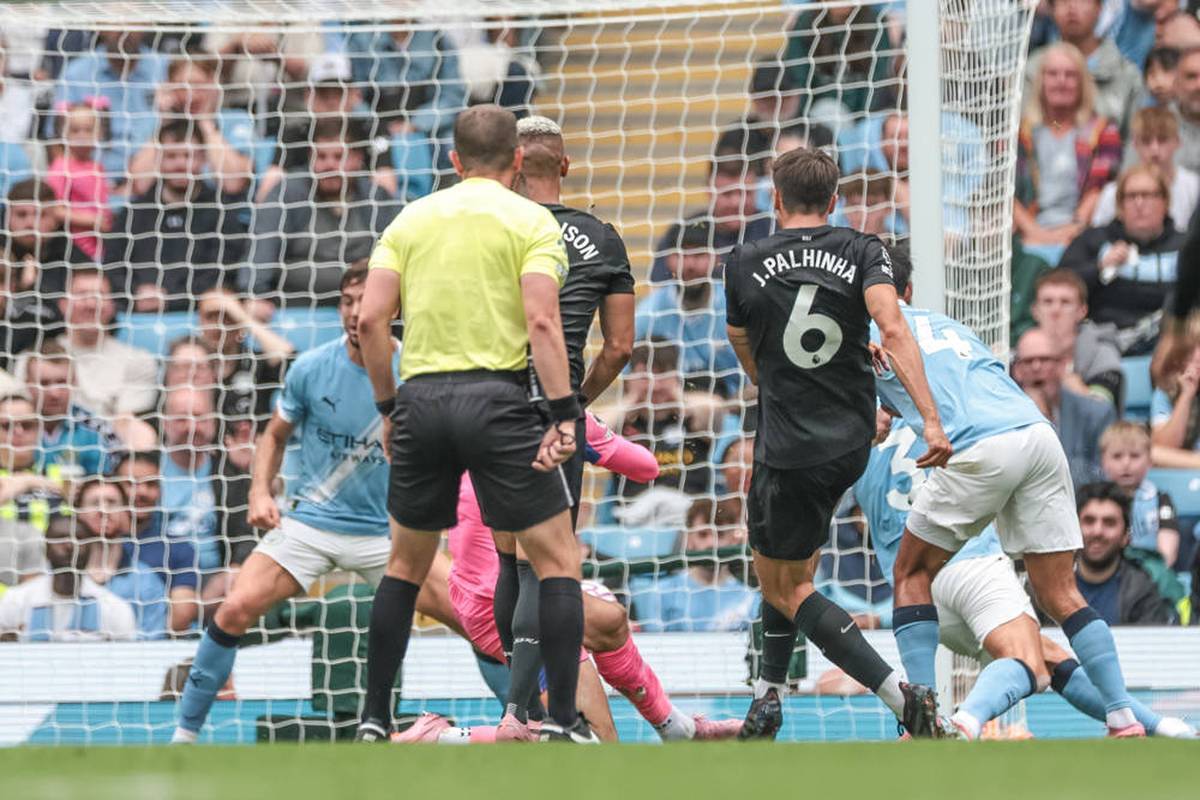 Bayern loan Joao Palhinha uses a huge mistake by City goalkeeper James Trafford. For the Portuguese it is the first competitive game in the Dress of the Spurs.