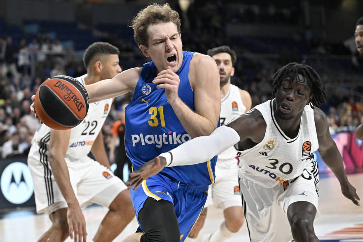 The playmaker signed a three -year contract with the master. At the European Championship, the 24-year-old also meets the DBB team.