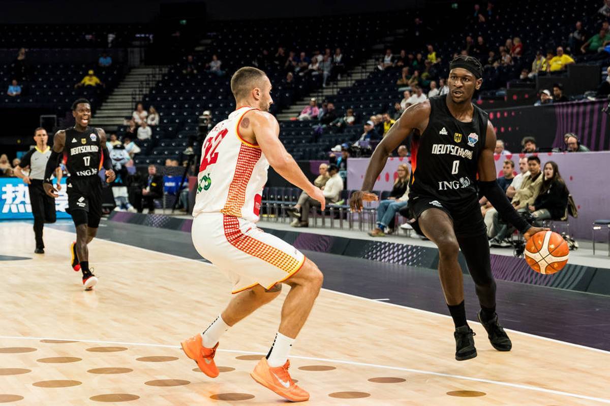 Fiba Eurobasket 2025: Montenegro - Germany; 27.08.2025 Igor Drobnjak (Montenegro, 22), Isaac Bonga (Germany, 0) at Ball Fiba Eurobasket 2025: Montenegro - Germany, Tampere, Nokia Arena on 27.08.2025 *** FIBA ​​Eurobasket 2025 Montenegro Germany 27 08 2025 IGOR Drobnjak Montenegro, 22, 22, Isaac Bonga Germany, 0 on the Ball Fiba Eurobasket 2025 Montenegro Germany, Tampere, Nokia Arena on 27 08 2025 Copyright: Xbeautifulxsports Wunderlx