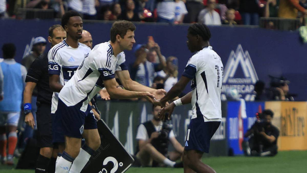 Thomas Müller (left) now plays in Vancouver