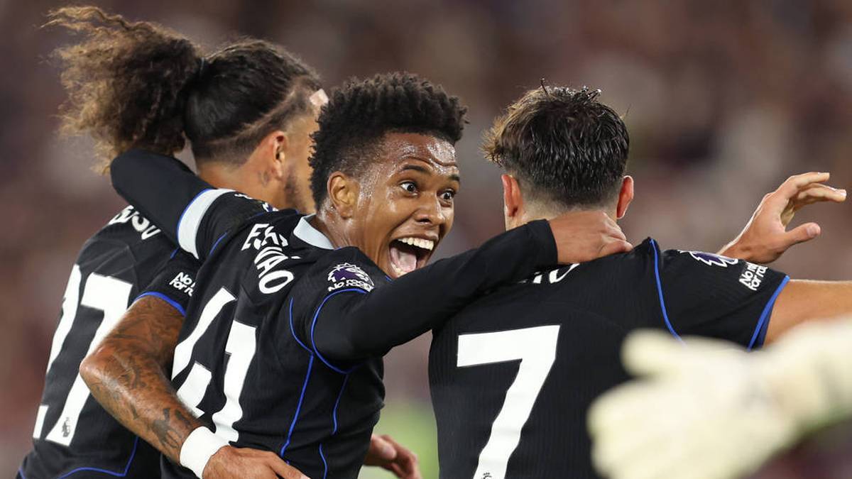 Estevao Convinced in his Premier League debut