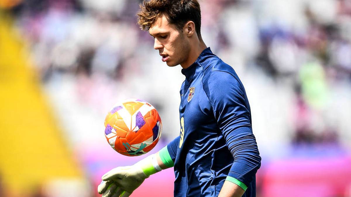 Diego cook Could Surprisingly Appear in Goal for Barca