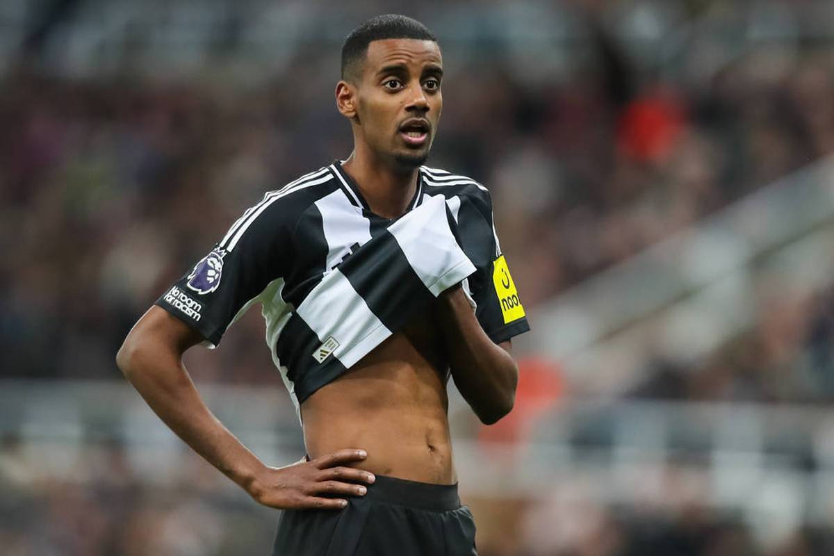 Liverpool probably also wants to sign Alexander Isak. Legend Jamie Carragher criticizes the club's storm plans.